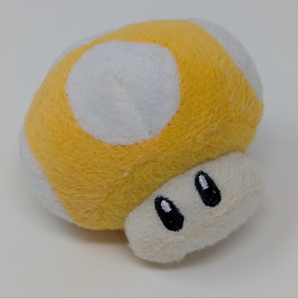 Banpresto Super Mario Mushroom Keychain Yellow Nintendo